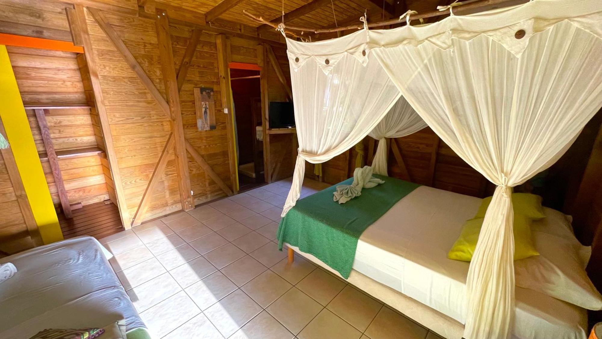 Gites Les Calebassiers Deshaies Habitación foto